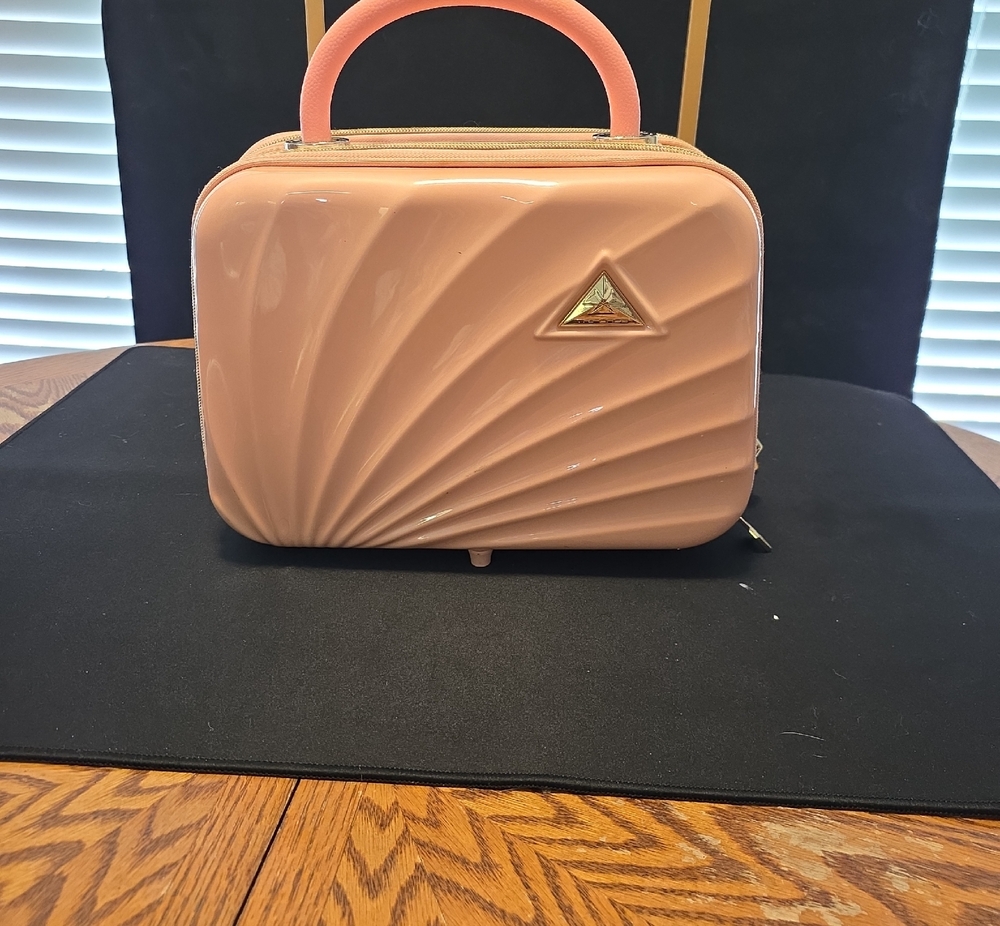 Peach Shell Cosmetic Case with Top Handle
